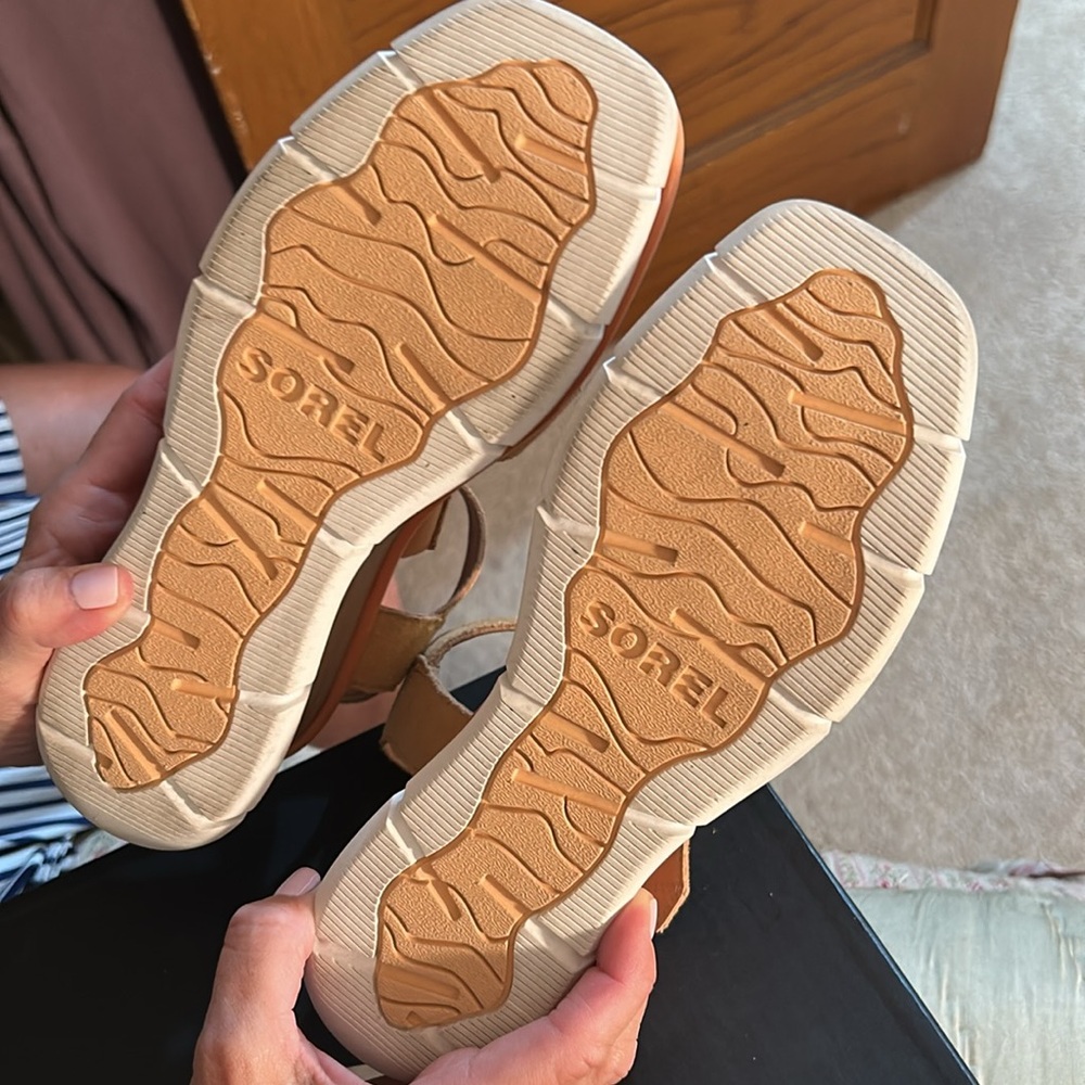 Sorel Women's Tan Sandals - Picture 5 of 7